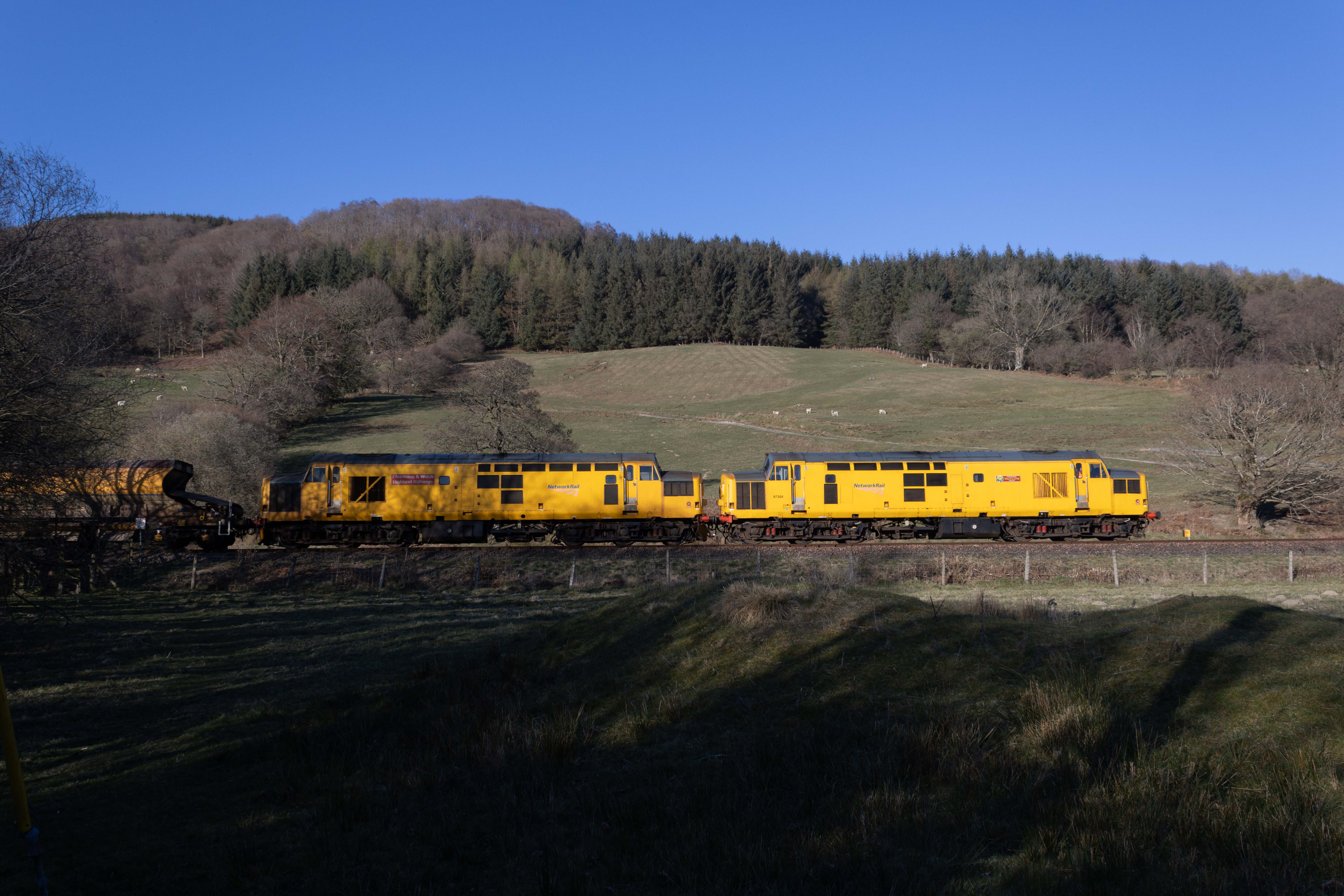 97304